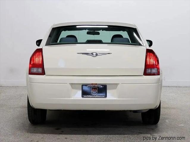 2005 Chrysler 300 Base