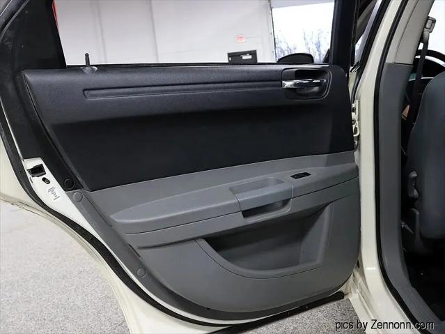 2005 Chrysler 300 Base