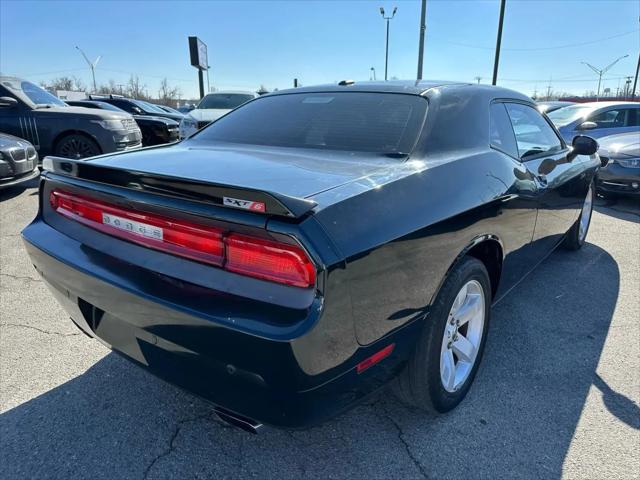 2013 Dodge Challenger SXT Plus