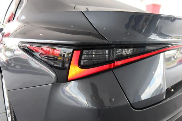 2023 Lexus IS 300 300