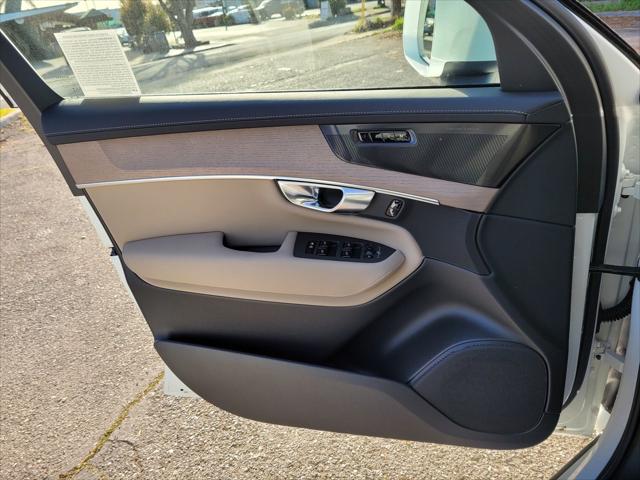 2026 Volvo XC90 Plug-In Hybrid Plus, T8 AWD, Electric/Gasoline, Bright, 7 Seats