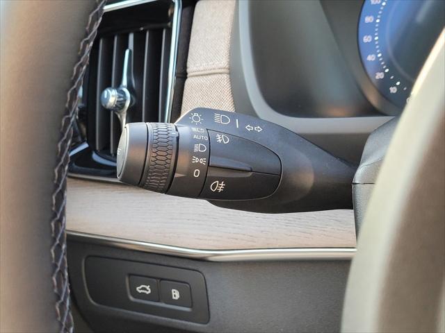 2026 Volvo XC90 Plug-In Hybrid Plus, T8 AWD, Electric/Gasoline, Bright, 7 Seats