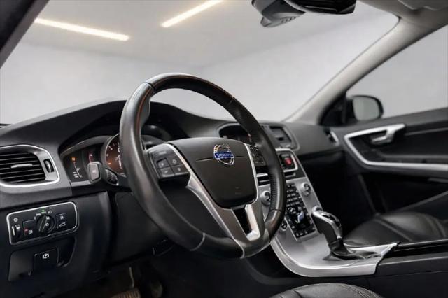 2017 Volvo V60 Cross Country T5