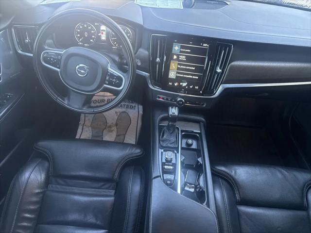 2020 Volvo V90 Cross Country T6