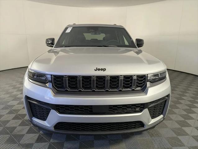 2026 Jeep Grand Cherokee Altitude 4x2