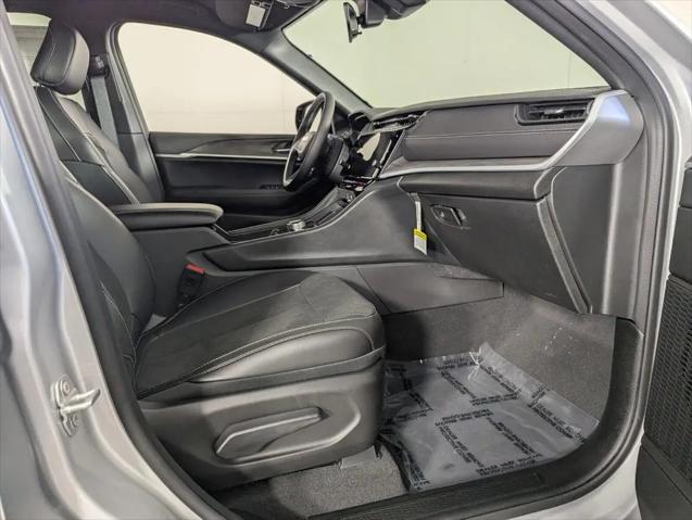 2026 Jeep Grand Cherokee Altitude 4x2
