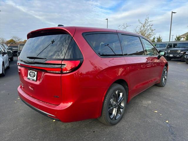 2026 Chrysler Pacifica Select AWD