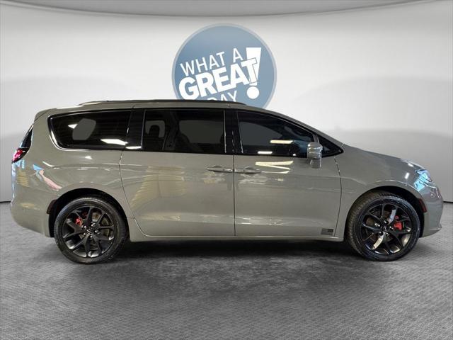 2022 Chrysler Pacifica Touring L AWD