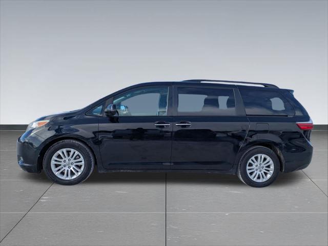 2015 Toyota Sienna XLE 8 Passenger