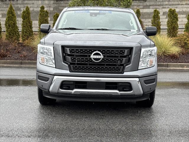 2024 Nissan TITAN Crew Cab SV 4x4