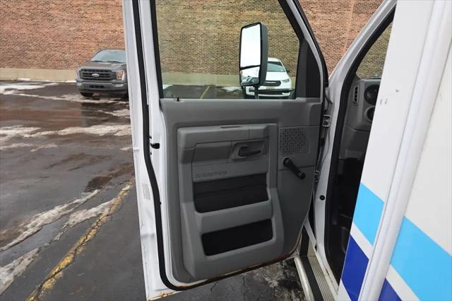 2017 Ford E-350 Cutaway E-350