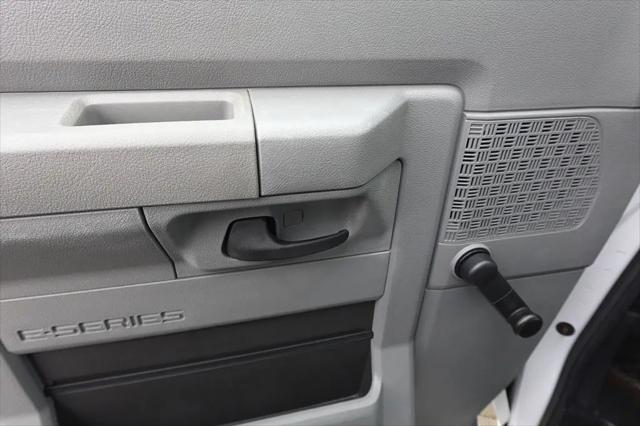 2017 Ford E-350 Cutaway E-350