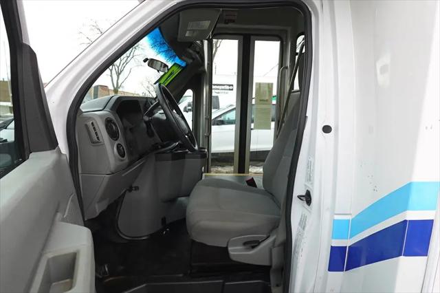 2017 Ford E-350 Cutaway E-350