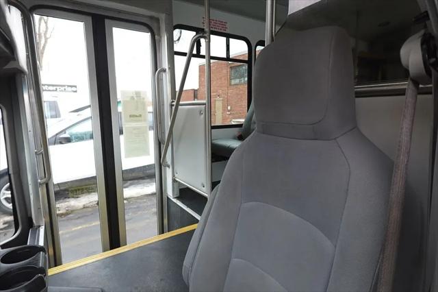 2017 Ford E-350 Cutaway E-350