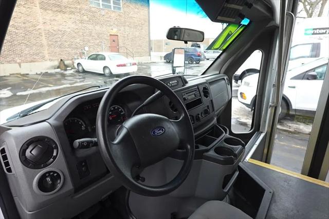 2017 Ford E-350 Cutaway E-350