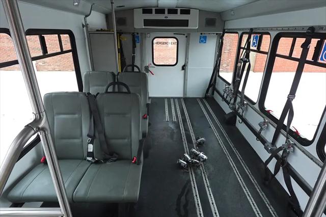 2017 Ford E-350 Cutaway E-350