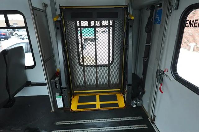 2017 Ford E-350 Cutaway E-350