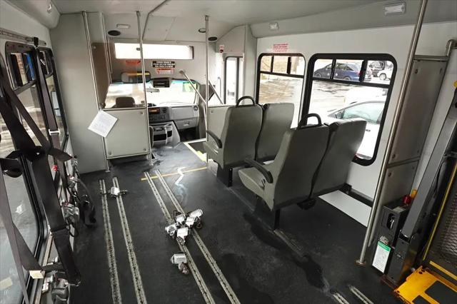 2017 Ford E-350 Cutaway E-350