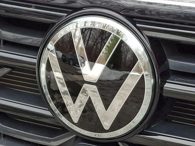 2025 Volkswagen Atlas Cross Sport 2.0T SEL Premium R-Line