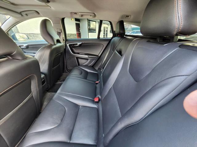 2016 Volvo V60 Cross Country T5 Platinum