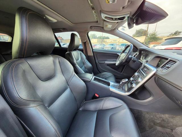 2016 Volvo V60 Cross Country T5 Platinum