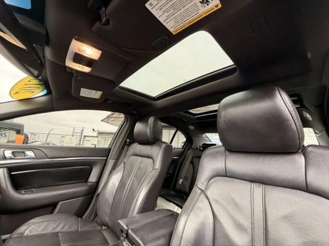 2015 Lincoln MKS Base