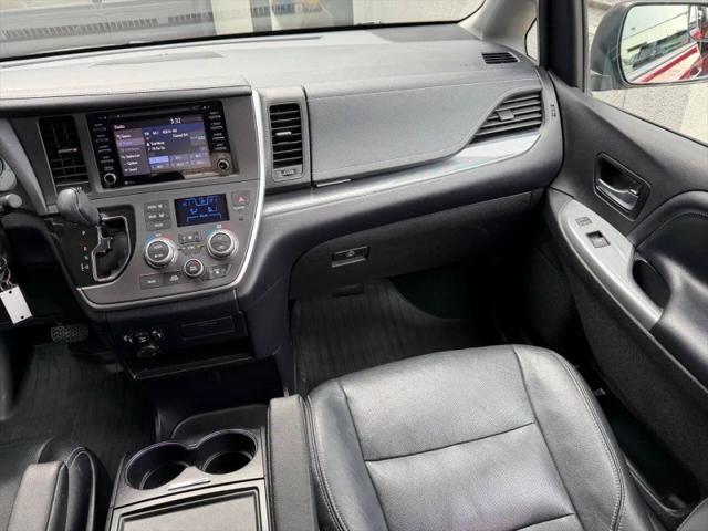 2020 Toyota Sienna SE