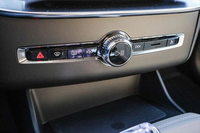 2026 Volvo XC90 Plug-In Hybrid Plus, T8 AWD, Electric/Gasoline, Bright, 7 Seats