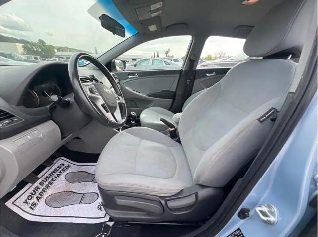 2013 Hyundai Accent SE