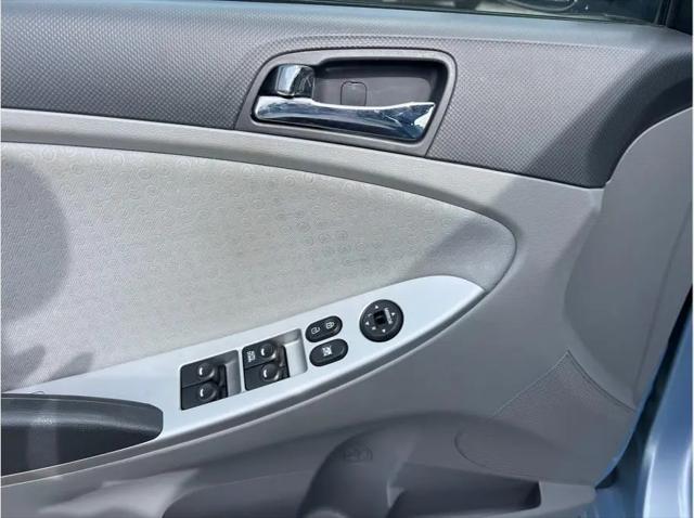 2013 Hyundai Accent SE