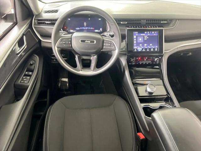 2023 Jeep Grand Cherokee Laredo 4x4