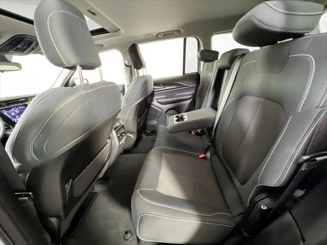 2023 Jeep Grand Cherokee Laredo 4x4