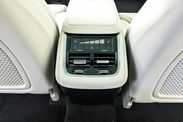 2026 Volvo XC90 Ultra, B6 AWD Gas (mild hybrid), Gasoline, Bright, 7 Seats
