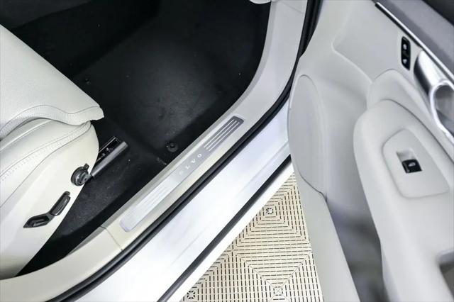 2026 Volvo XC90 Ultra, B6 AWD Gas (mild hybrid), Gasoline, Bright, 7 Seats