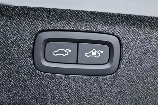 2026 Volvo XC90 Ultra, B6 AWD Gas (mild hybrid), Gasoline, Bright, 7 Seats