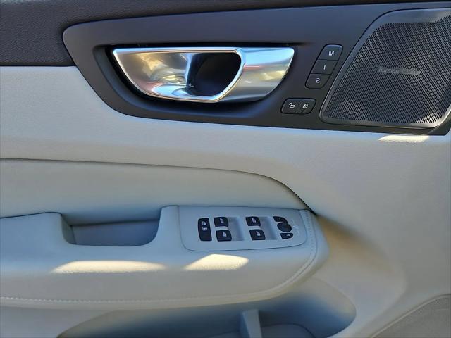 2026 Volvo XC60 Plug-In Hybrid Ultra, T8 AWD Electric/Gasoline, Dark