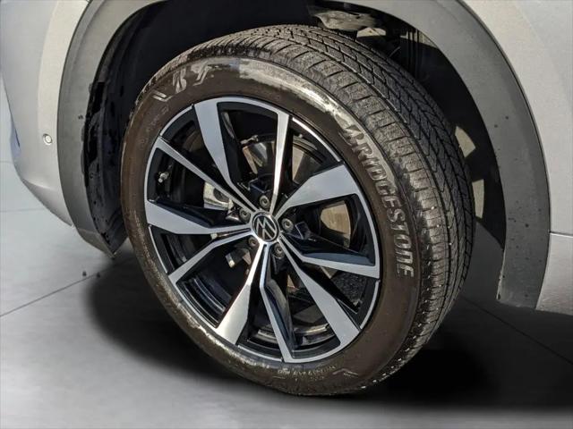 2025 Volkswagen Atlas Cross Sport 2.0T SEL Premium R-Line