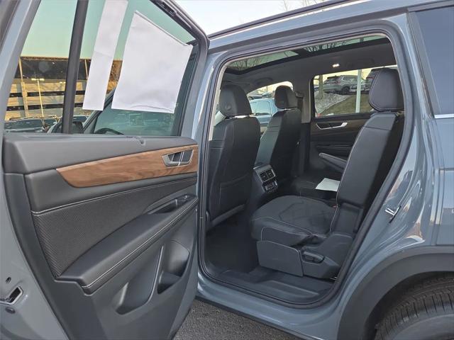 2026 Volkswagen Atlas SE with Technology