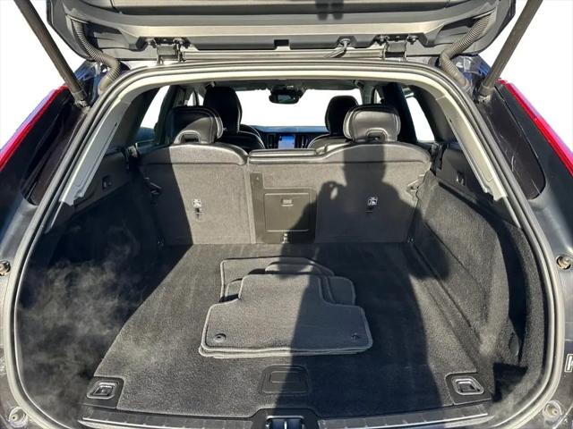 2021 Volvo XC60 T6 Momentum