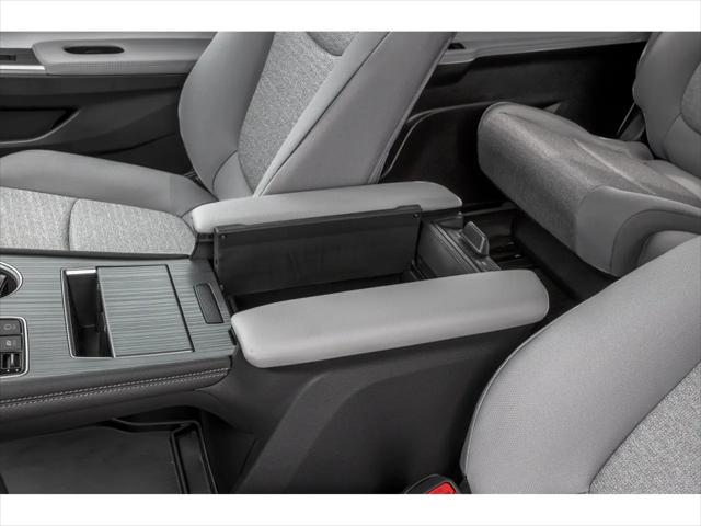 2025 Toyota Sienna LE