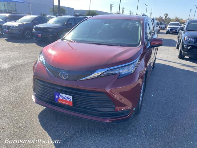 2022 Toyota Sienna LE