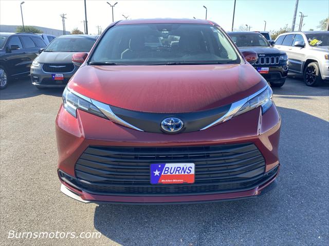 2022 Toyota Sienna LE