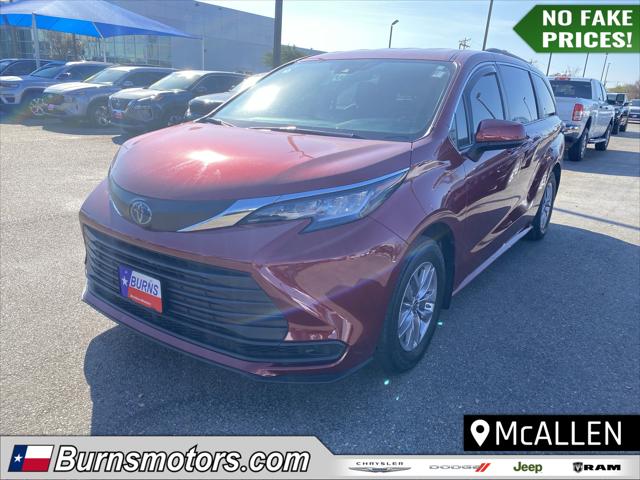 2022 Toyota Sienna LE