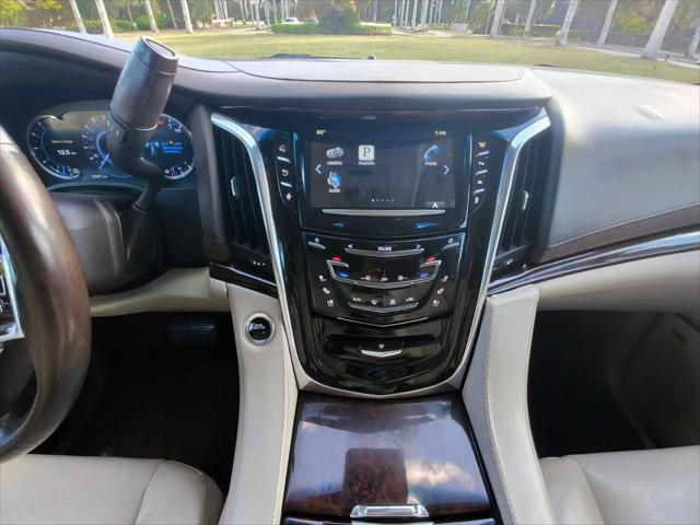 2016 Cadillac Escalade Luxury Collection