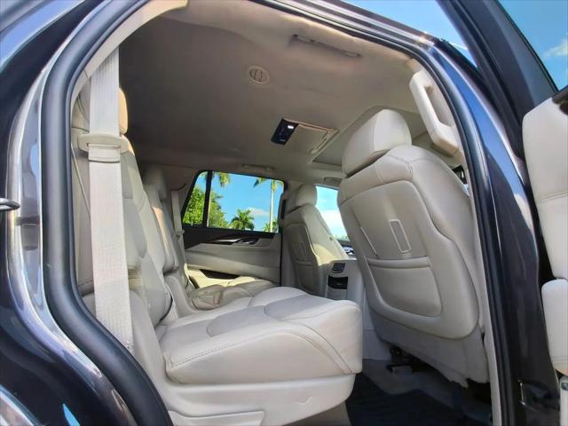2016 Cadillac Escalade Luxury Collection