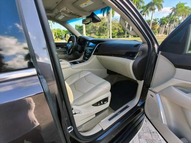 2016 Cadillac Escalade Luxury Collection
