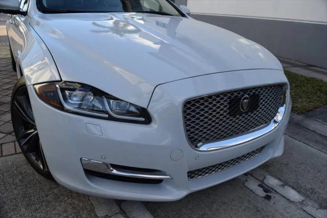 2019 Jaguar XJ Collection