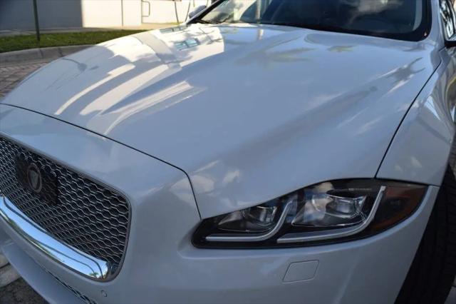 2019 Jaguar XJ Collection