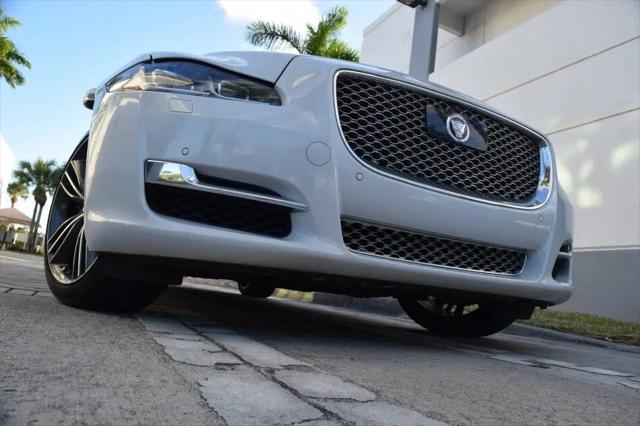 2019 Jaguar XJ Collection