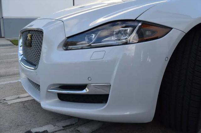 2019 Jaguar XJ Collection
